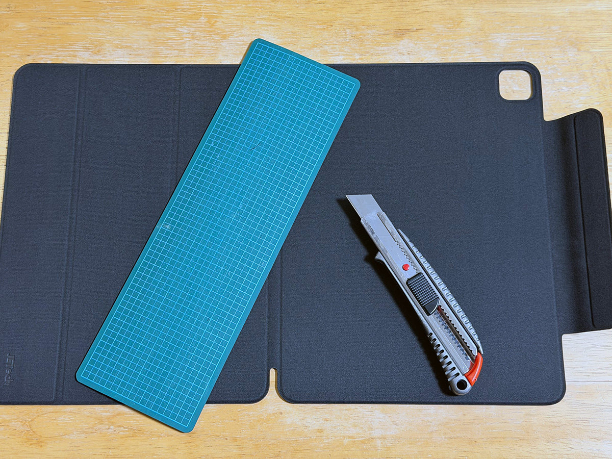 カッターで切り落とし