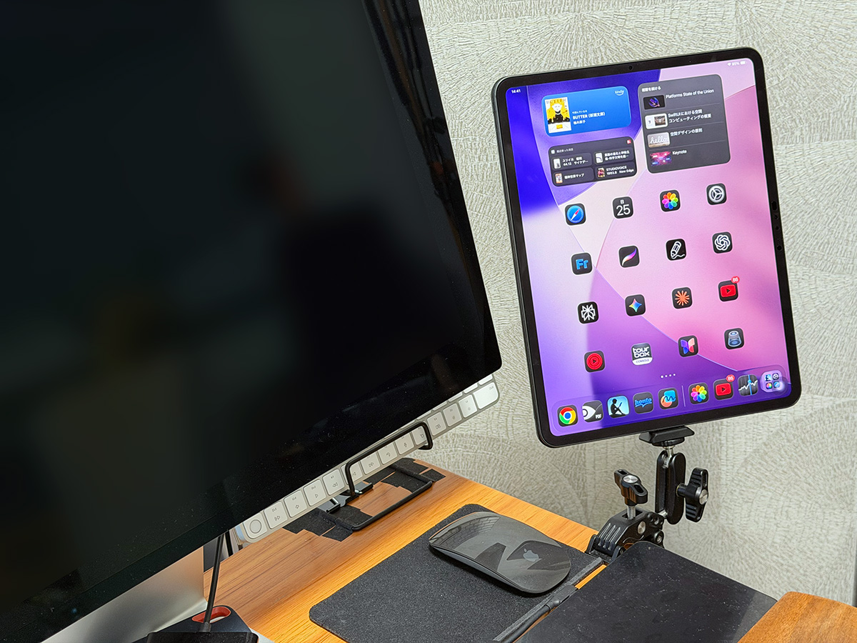 UlanziのMagSafeマウントに磁力で固定